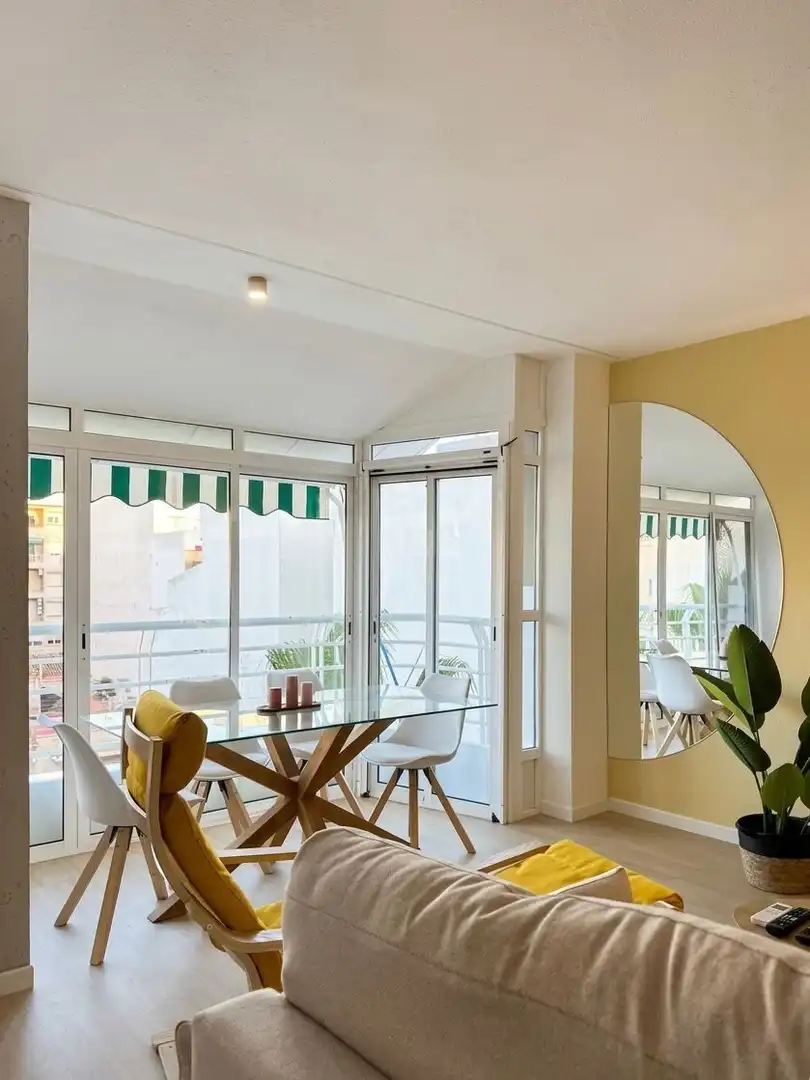 Menjador de Apartament de lloguer en Torrevieja amb Aire condicionat, Calefacció i Parquet