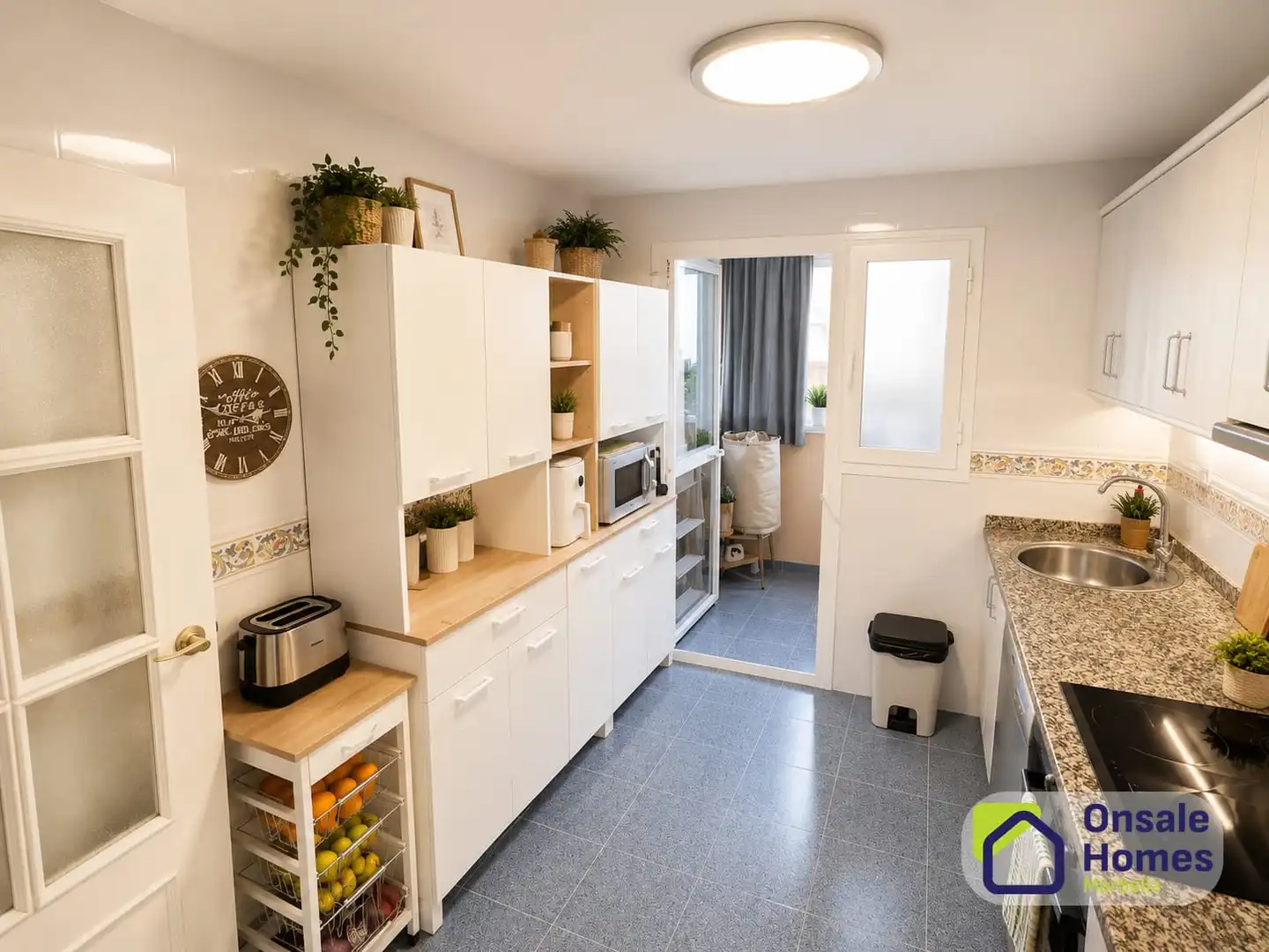 Cuina de Pis en venda en Estepona amb Aire condicionat i Terrassa