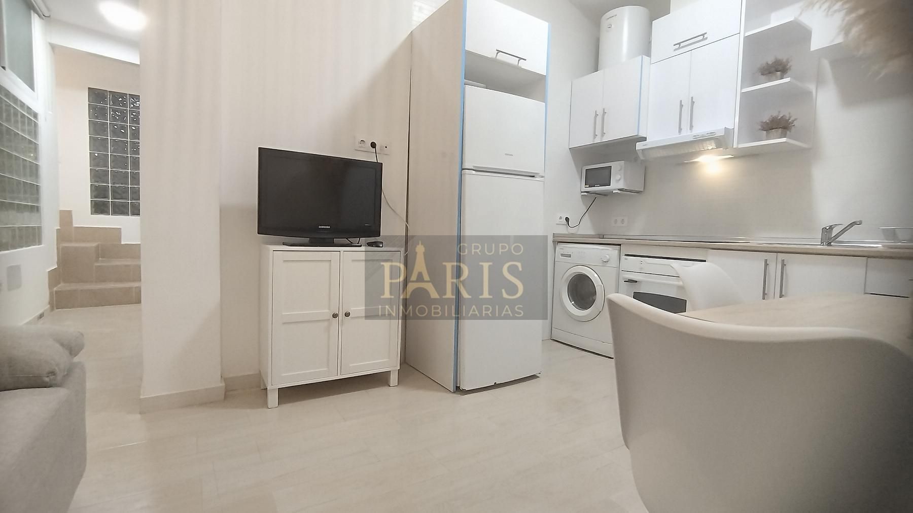 Cuina de Apartament de lloguer en Cartagena amb Moblat