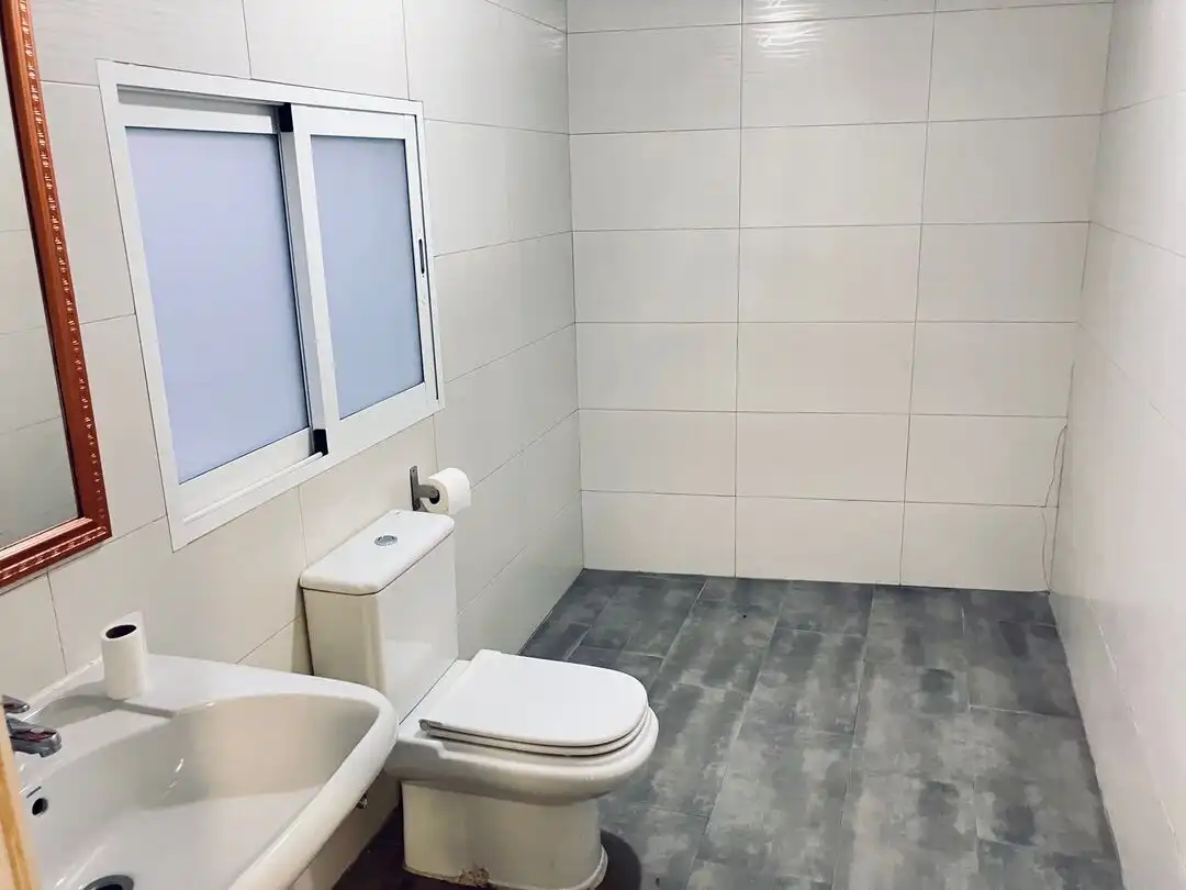 Baño de Local en venta en Esquivias con Aire acondicionado