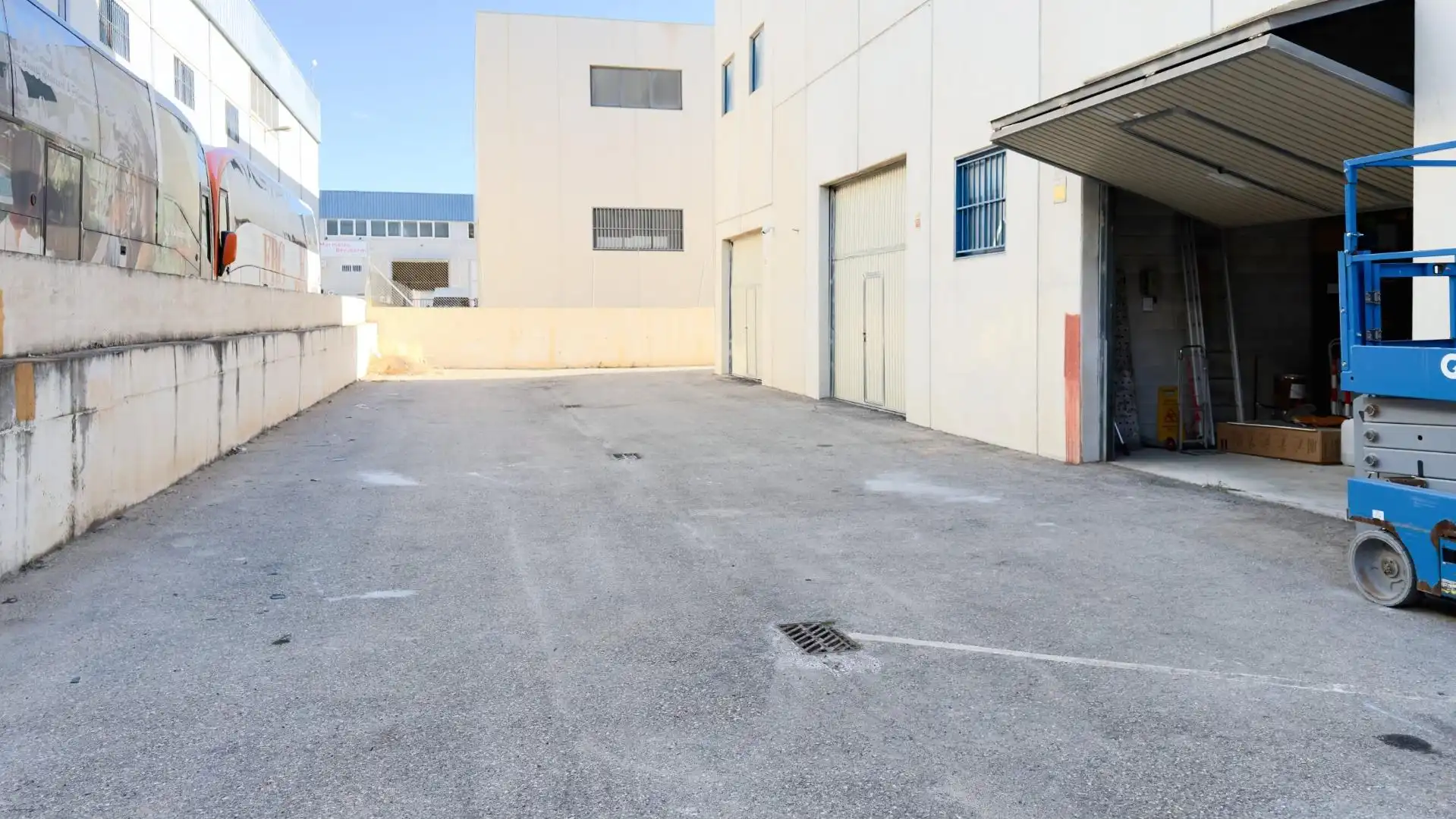 Industrial building for sale in Calle de Sella, imagen 2