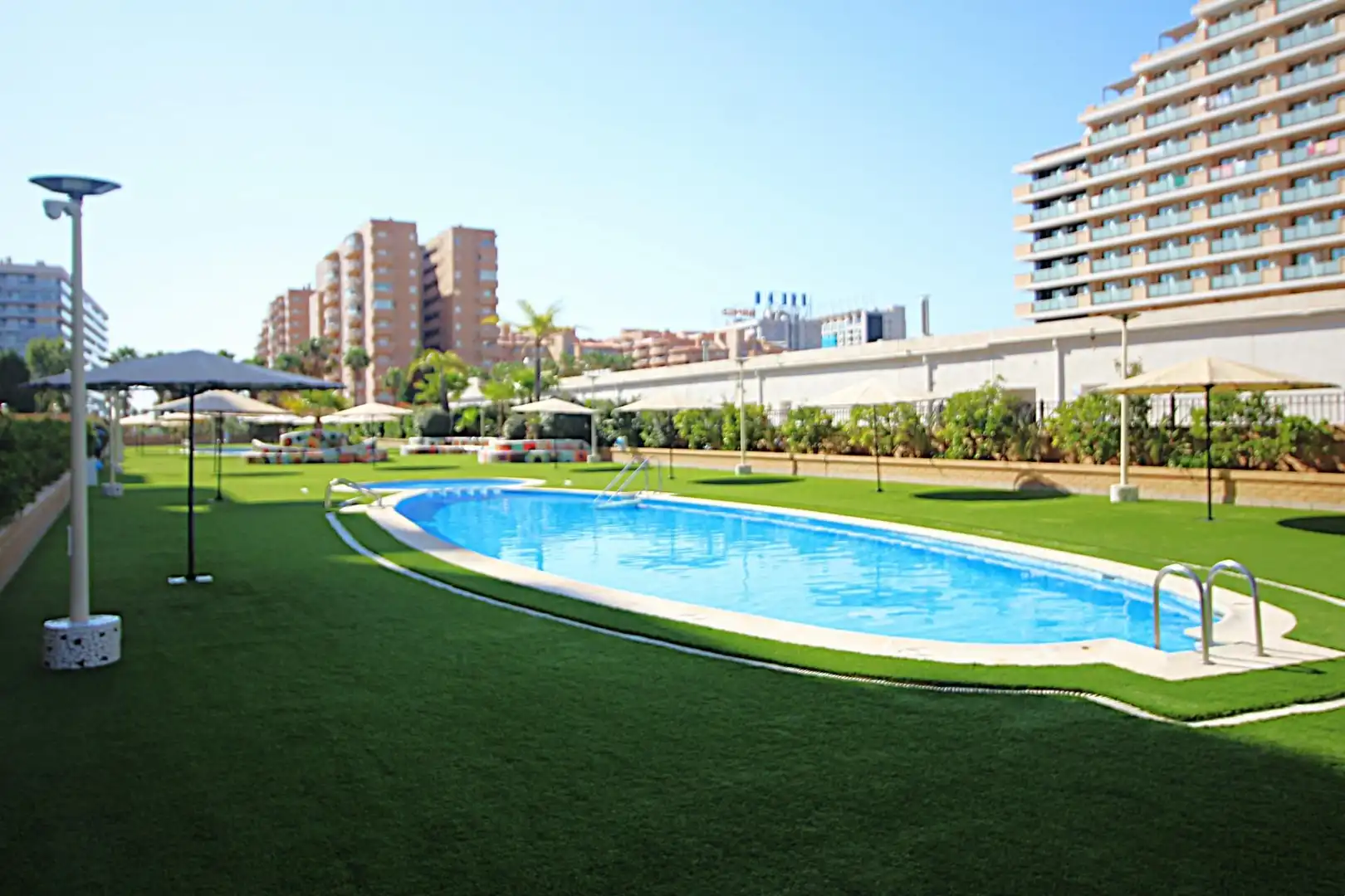 Piscina de Apartament en venda en Oropesa del Mar / Orpesa amb Jardí privat, Terrassa i Traster