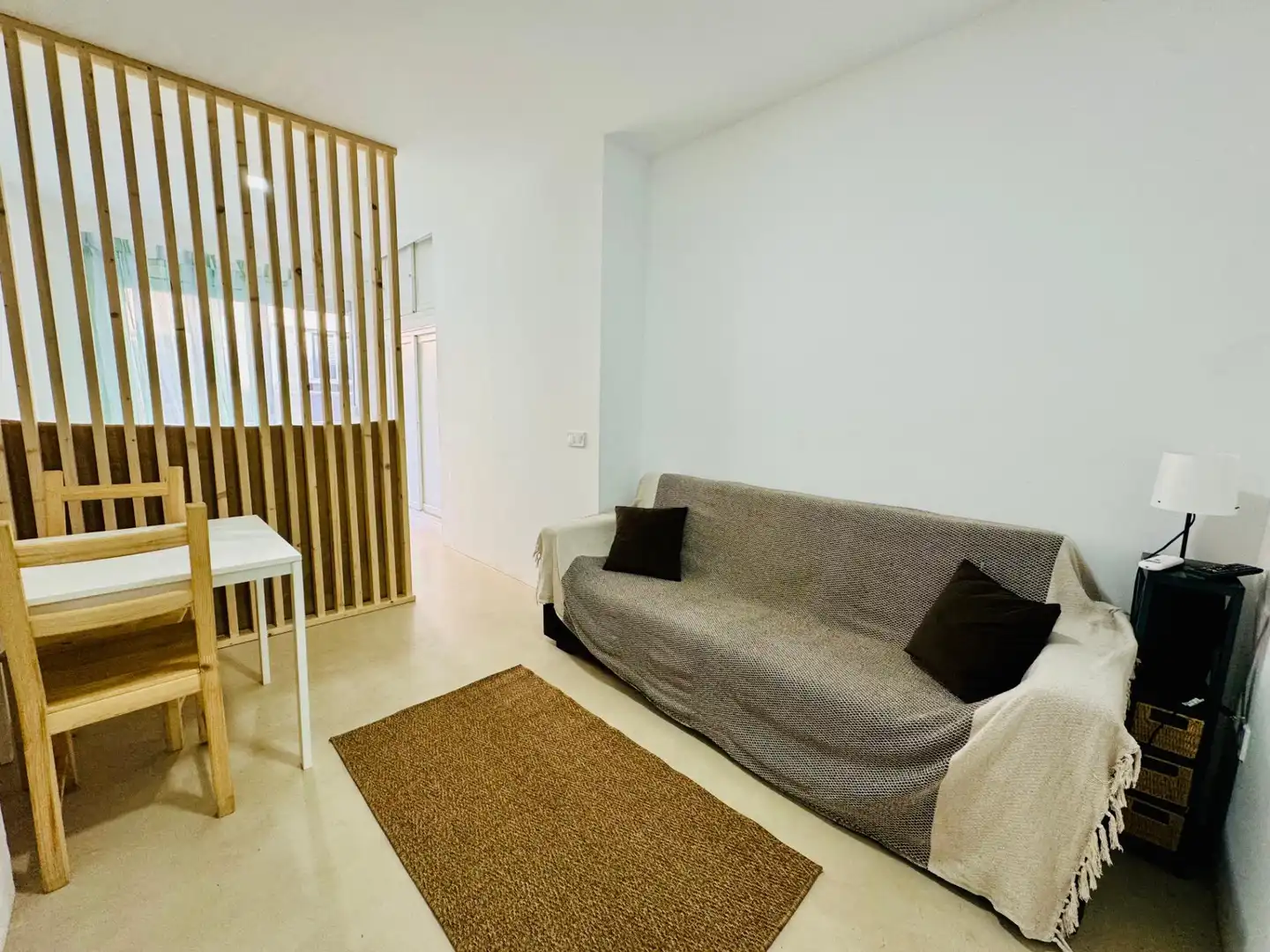 Sala d'estar de Estudi en venda en Las Palmas de Gran Canaria amb Aire condicionat i Moblat