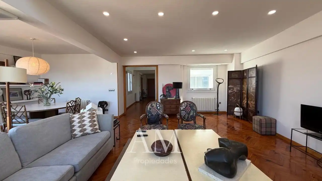 Sala d'estar de Dúplex en venda en Vigo  amb Calefacció, Terrassa i Traster