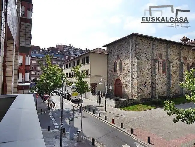 Vista exterior de Apartamento en venta en Bilbao  con Trastero y Balcón