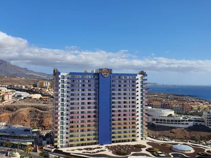 Vista exterior de Estudi en venda en Adeje amb Aire condicionat, Terrassa i Piscina comunitària