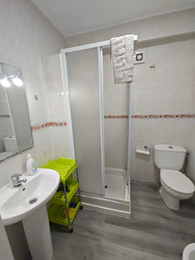 Bany de Apartament de lloguer en Alicante / Alacant amb Aire condicionat, Calefacció i Terrassa