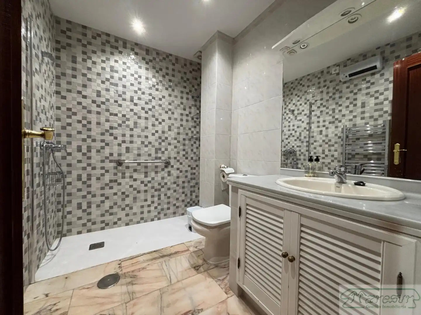 Badezimmer von Wohnung zum Verkauf in San Fernando