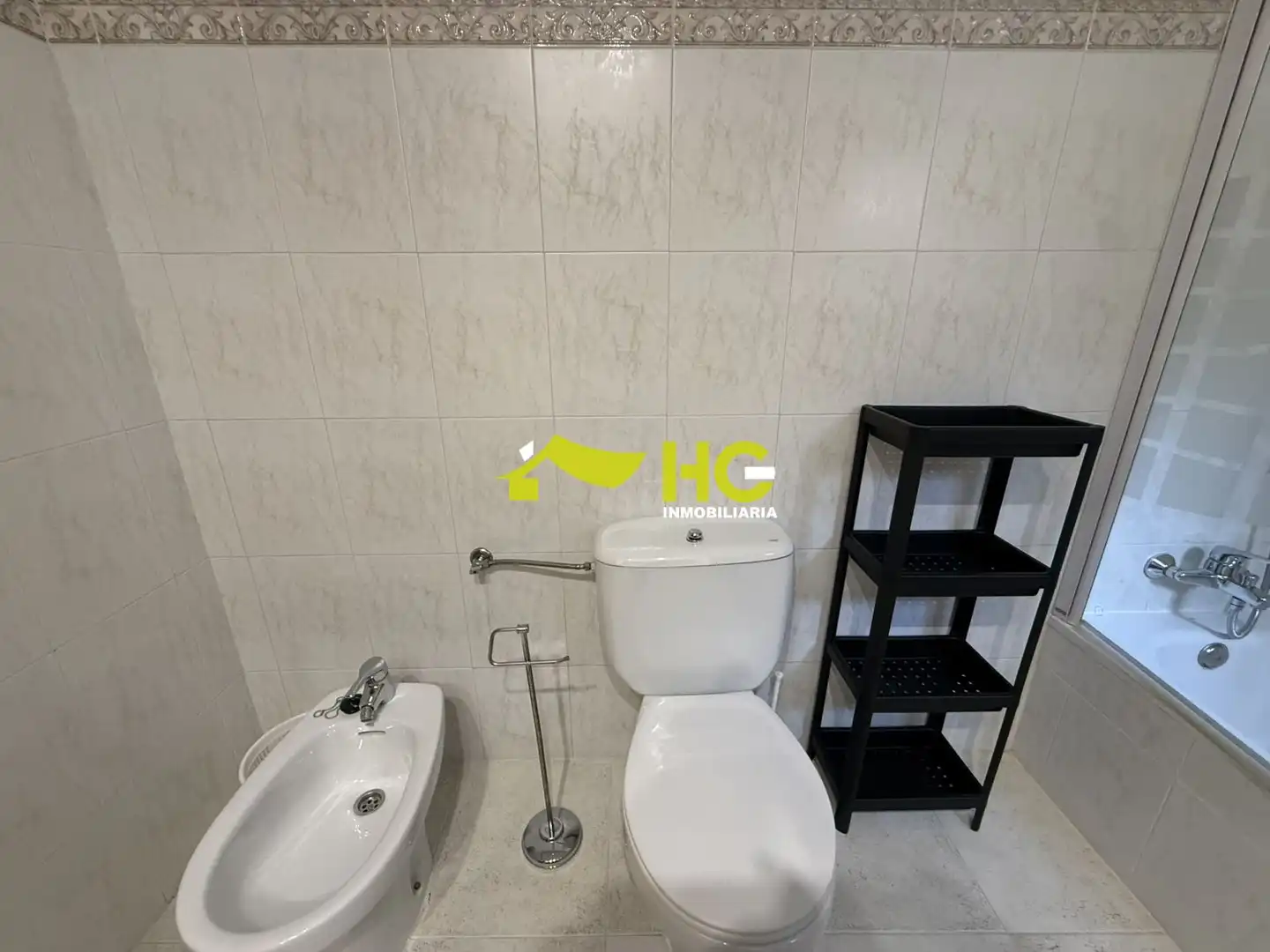 Baño de Dúplex de alquiler en Villaviciosa de Odón con Aire acondicionado, Calefacción y Terraza