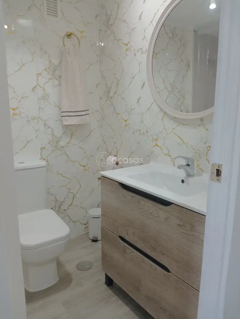 Bany de Apartament en venda en Benalmádena amb Aire condicionat, Terrassa i Moblat