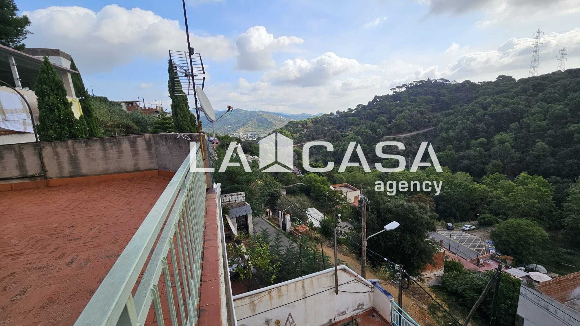 Exterior view of House or chalet for sale in  Barcelona Capital  with Heating, Terrace and Storage room