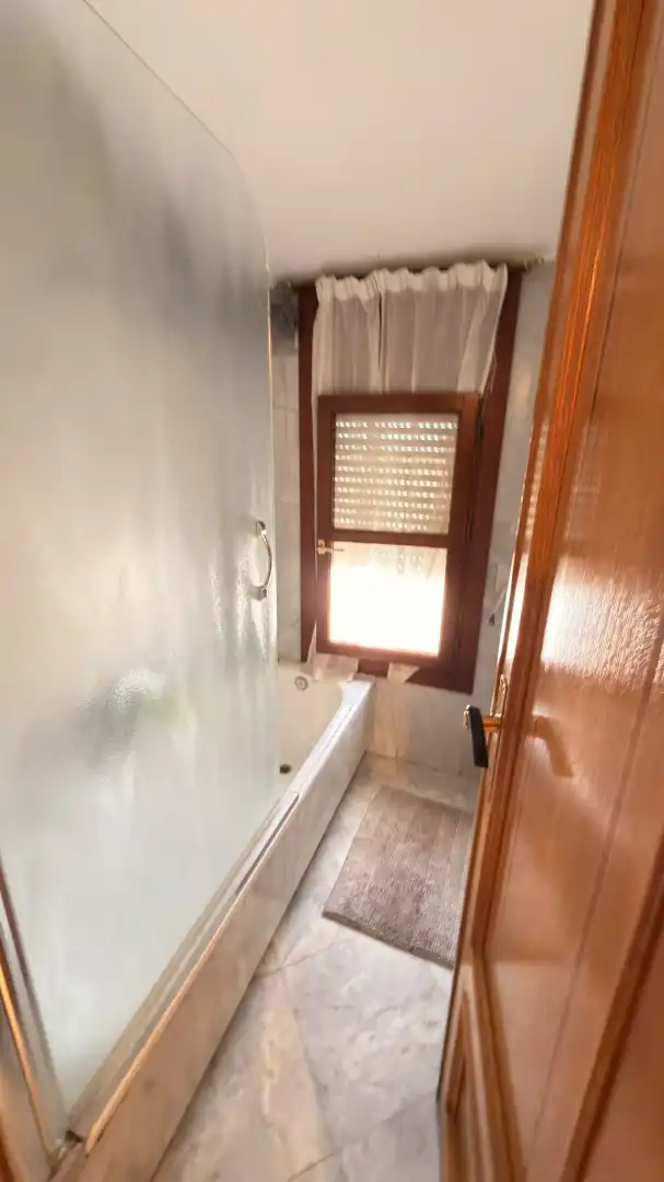 Bathroom of Houses for share in Albaicín