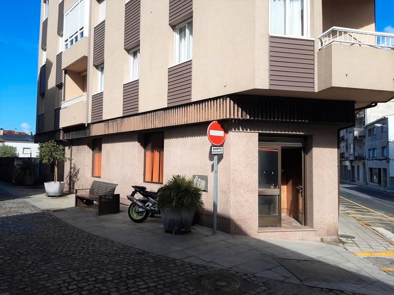 Vista exterior de Local en venda en A Illa de Arousa  amb Alarma