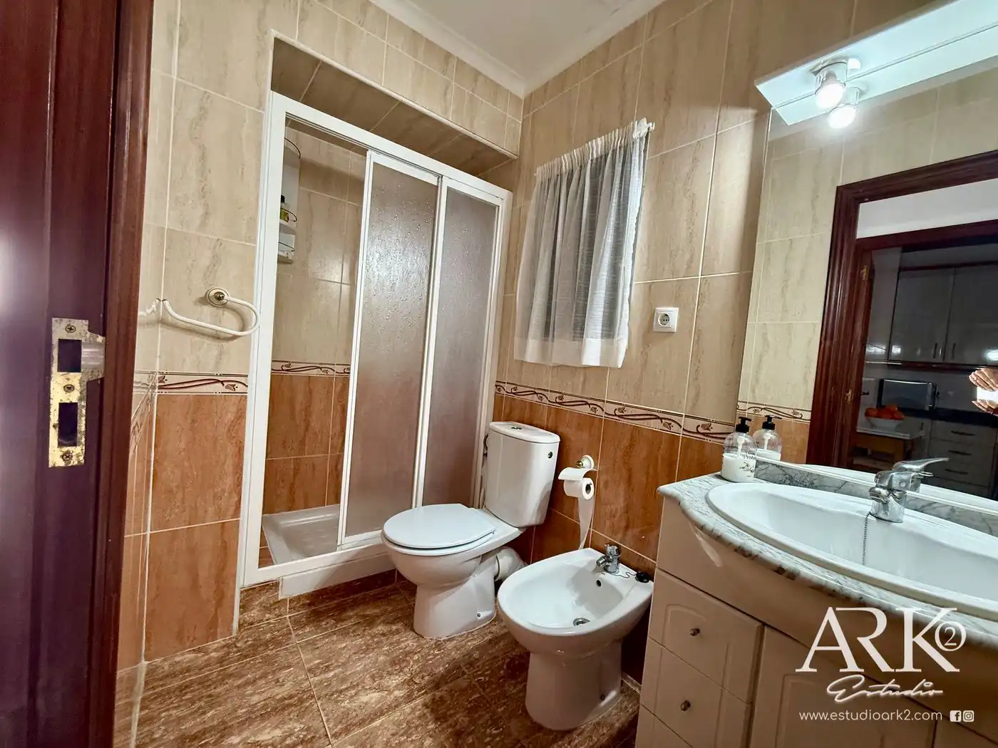 Baño de Piso en venta en Gandia con Amueblado, Lavadora y Balcón