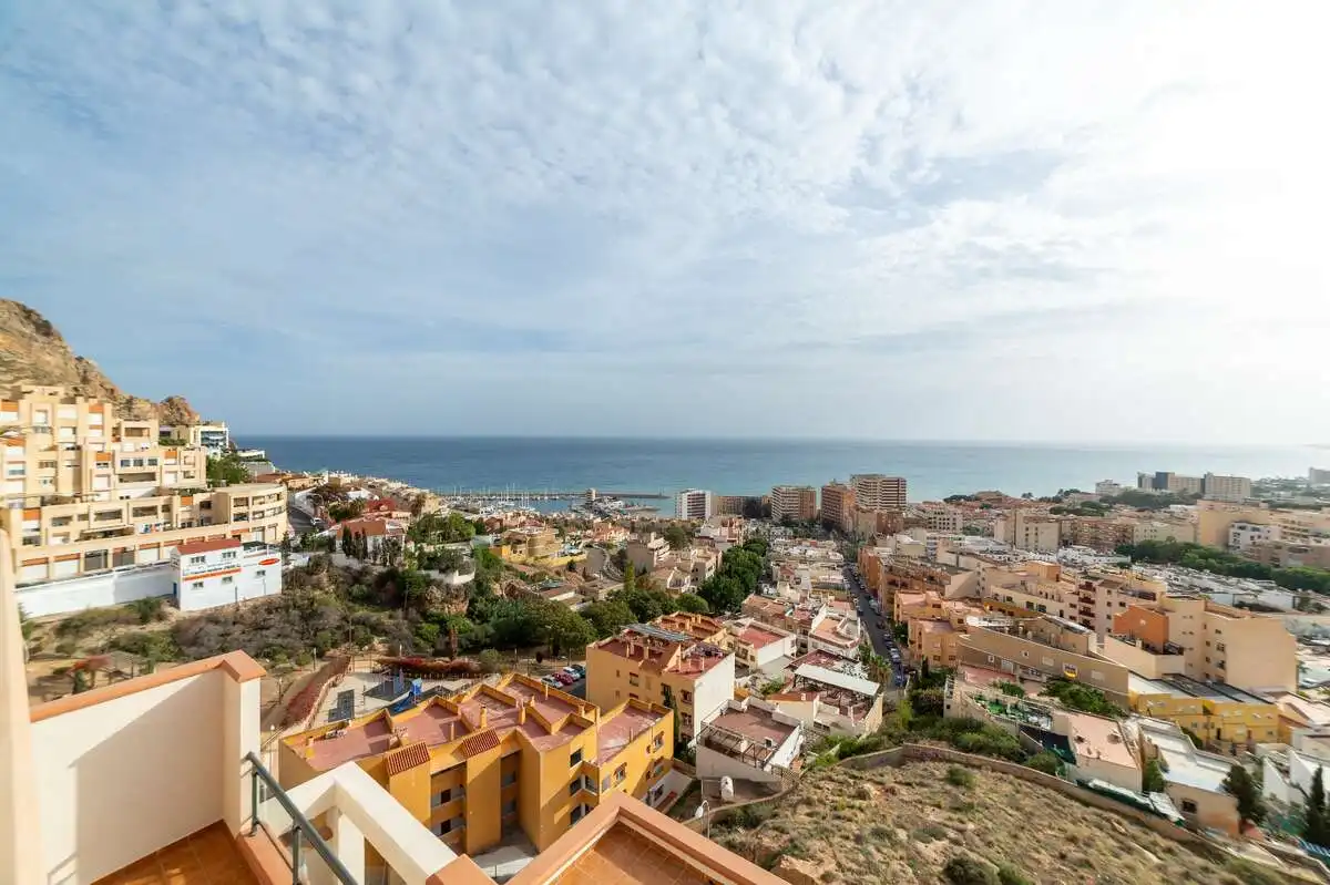 Vista exterior de Dúplex en venda en Roquetas de Mar amb Terrassa i Piscina