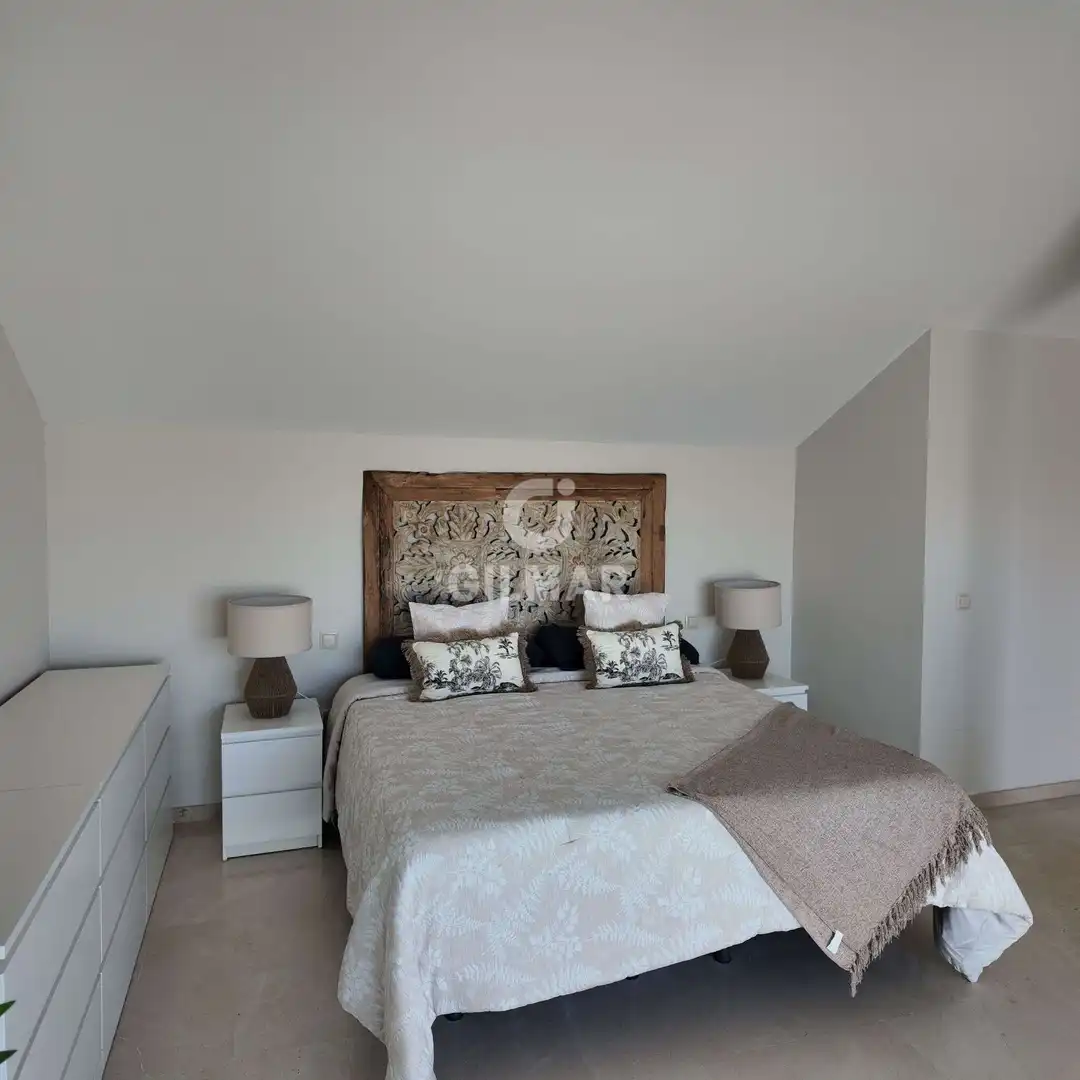 Habitación de Dúplex en venta en Sotogrande con Calefacción, Trastero y Piscina