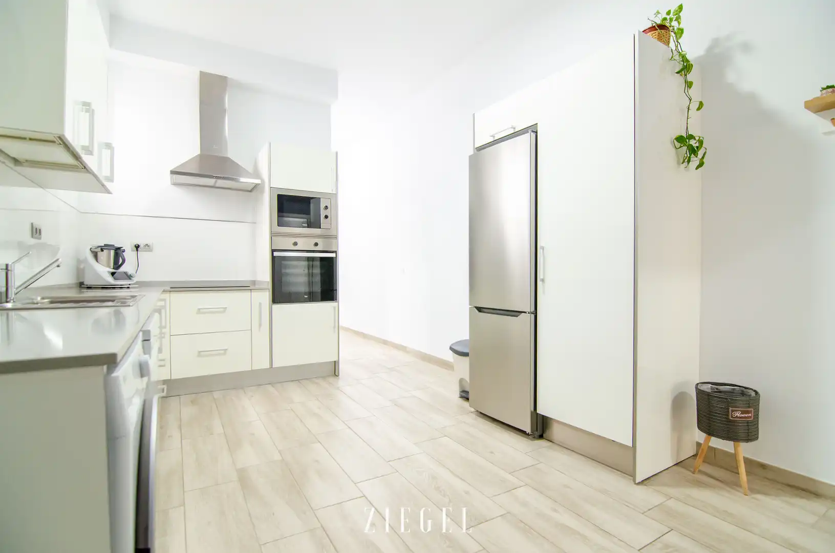Kitchen of Flat for sale in Las Palmas de Gran Canaria  with Terrace, Storage room and Furnished