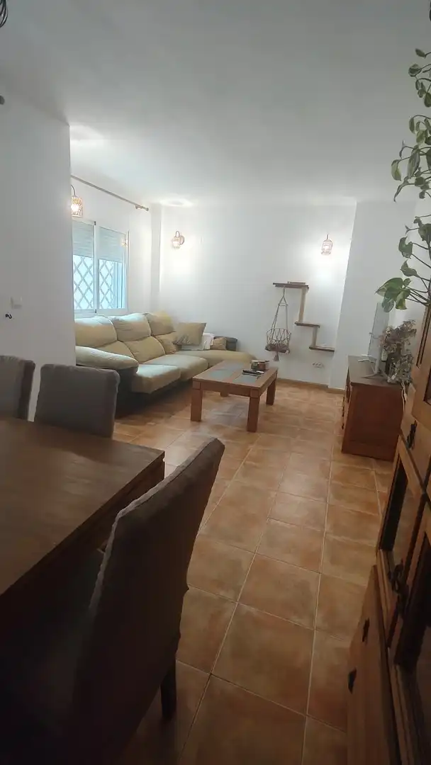 Wohnzimmer von Einfamilien-Reihenhaus zur Miete in Algeciras mit Privatgarten und Möbliert