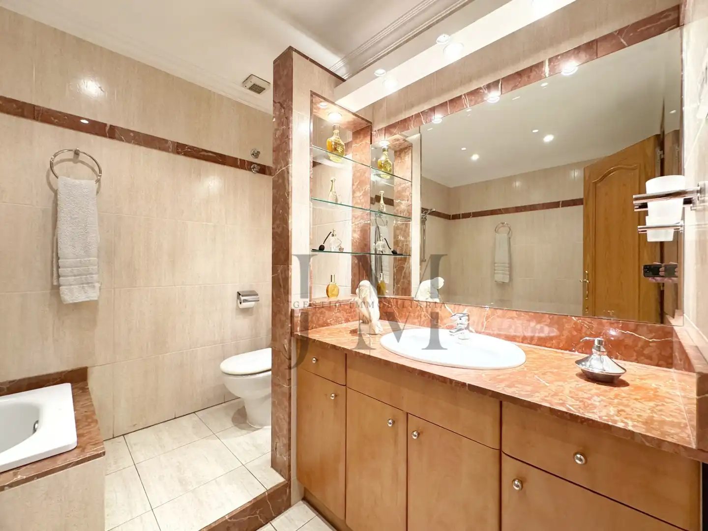 Badezimmer von Maisonette zum Verkauf in Terrassa mit Heizung, Terrasse und Abstellraum