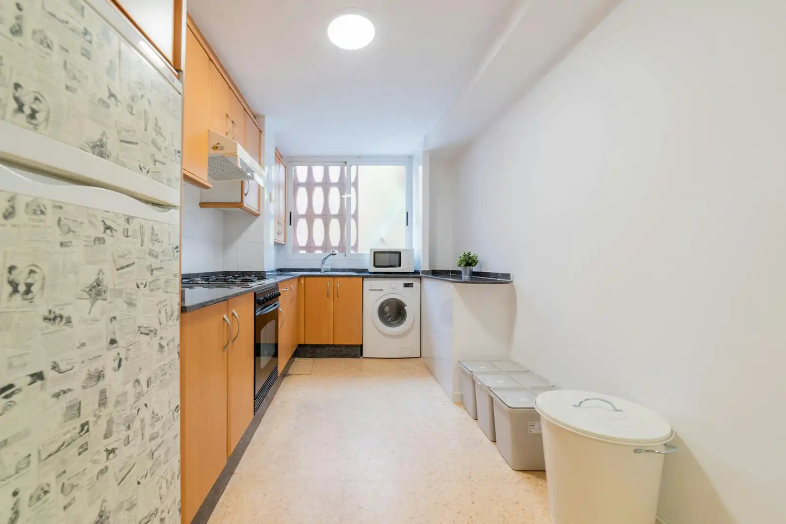 Kitchen of Flat for share in Valencia  with Furnished, Washing machine and TV