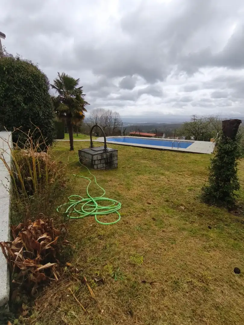 Swimming pool of Houses for sale in Toén  with Heating, Private garden and Parquet flooring