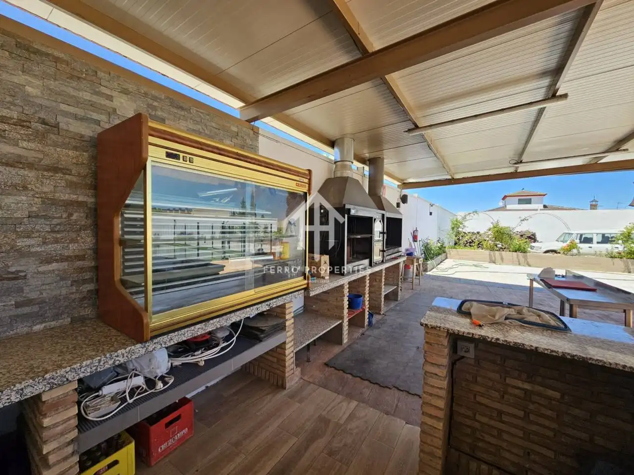 Terraza de Local en venta en Chimeneas con Aire acondicionado
