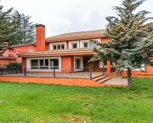 Vista exterior de Casa o xalet en venda en Torrelodones amb Calefacció i Jardí privat