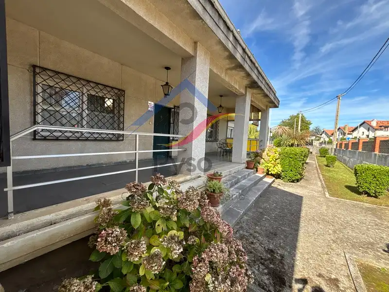 Vista exterior de Casa o xalet en venda en Piélagos amb Calefacció, Jardí privat i Parquet