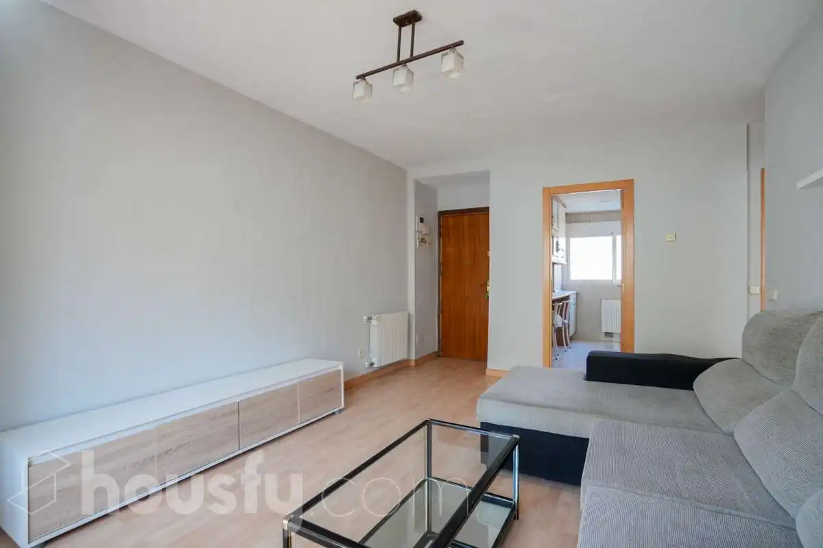 Sala d'estar de Pis en venda en Madrid amb Calefacció, Parquet i Moblat