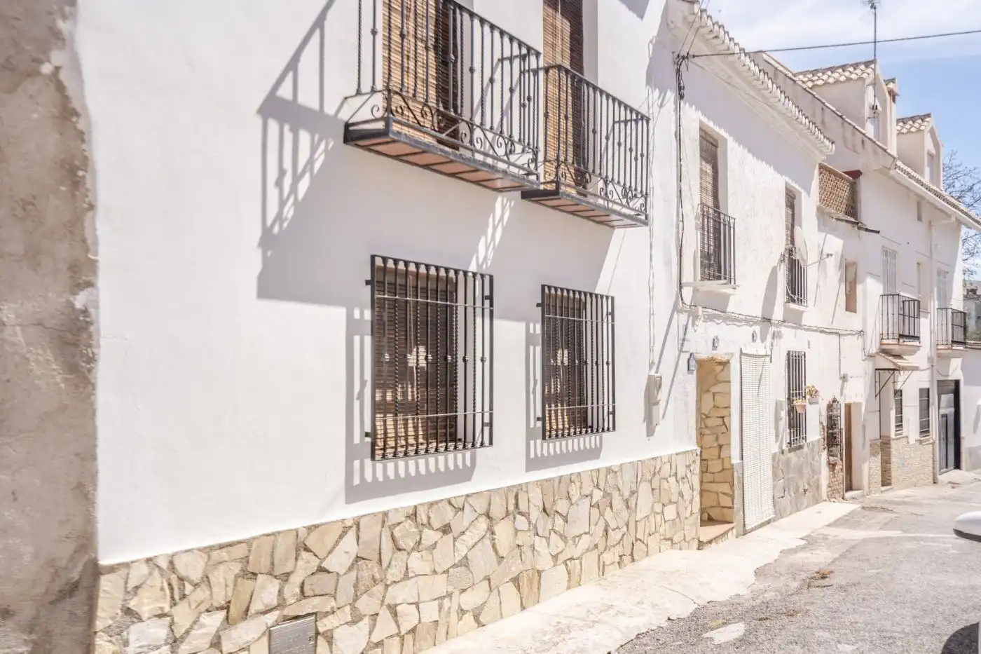 Vista exterior de Casa o xalet en venda en El Pinar amb Aire condicionat, Jardí privat i Terrassa