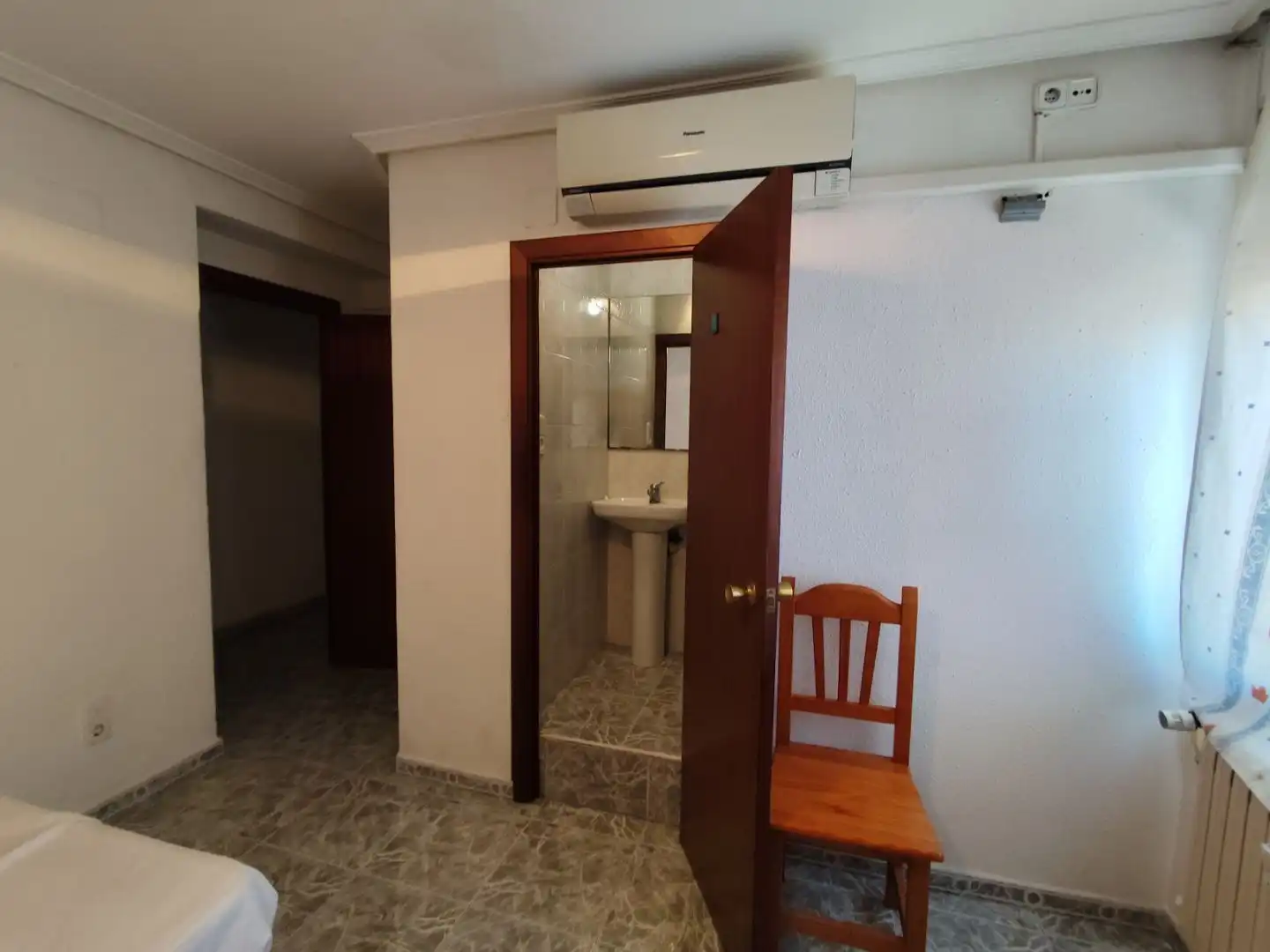 Schlafzimmer von Wohnung zur Miete in  Zaragoza Capital mit Balkon