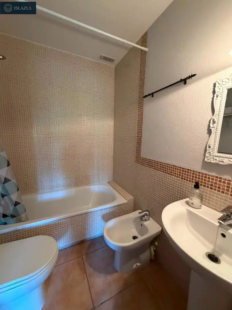 Badezimmer von Einfamilien-Reihenhaus zum Verkauf in Islantilla mit Privatgarten, Terrasse und Abstellraum