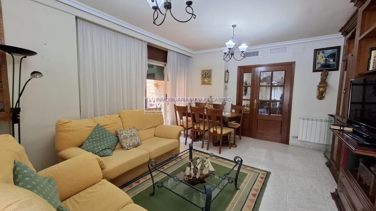 Sala d'estar de Pis en venda en Cáceres Capital amb Calefacció, Terrassa i Traster