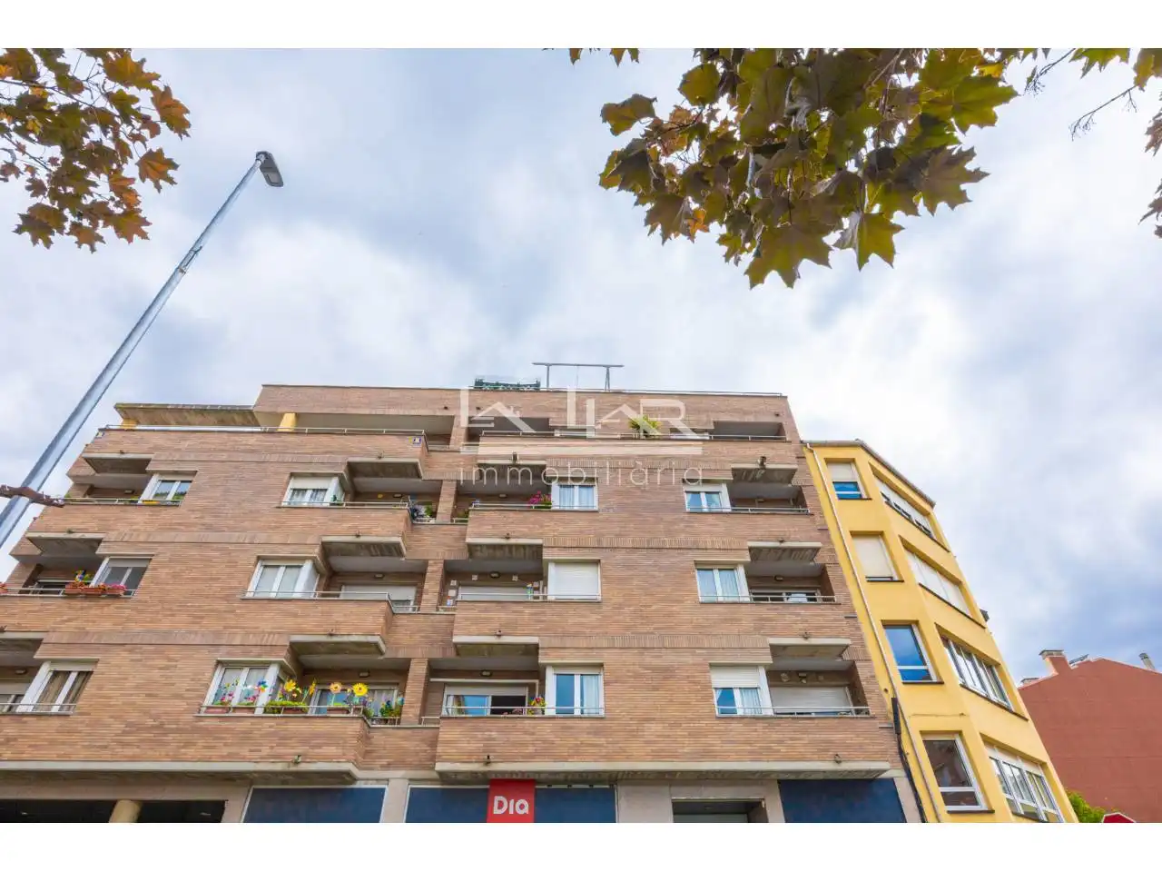 Vista exterior de Ático en venta en Vic con Calefacción, Terraza y Trastero