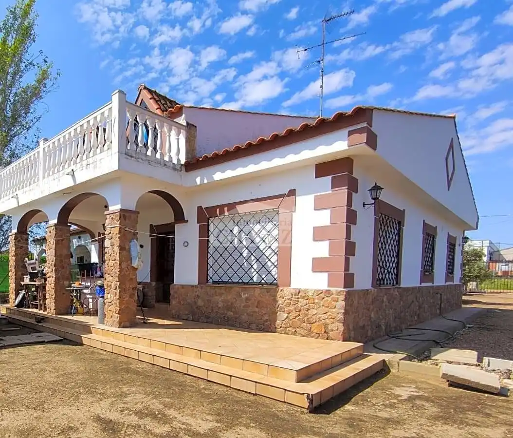 Chalet con jardín en venta en Villanueva de la Serena