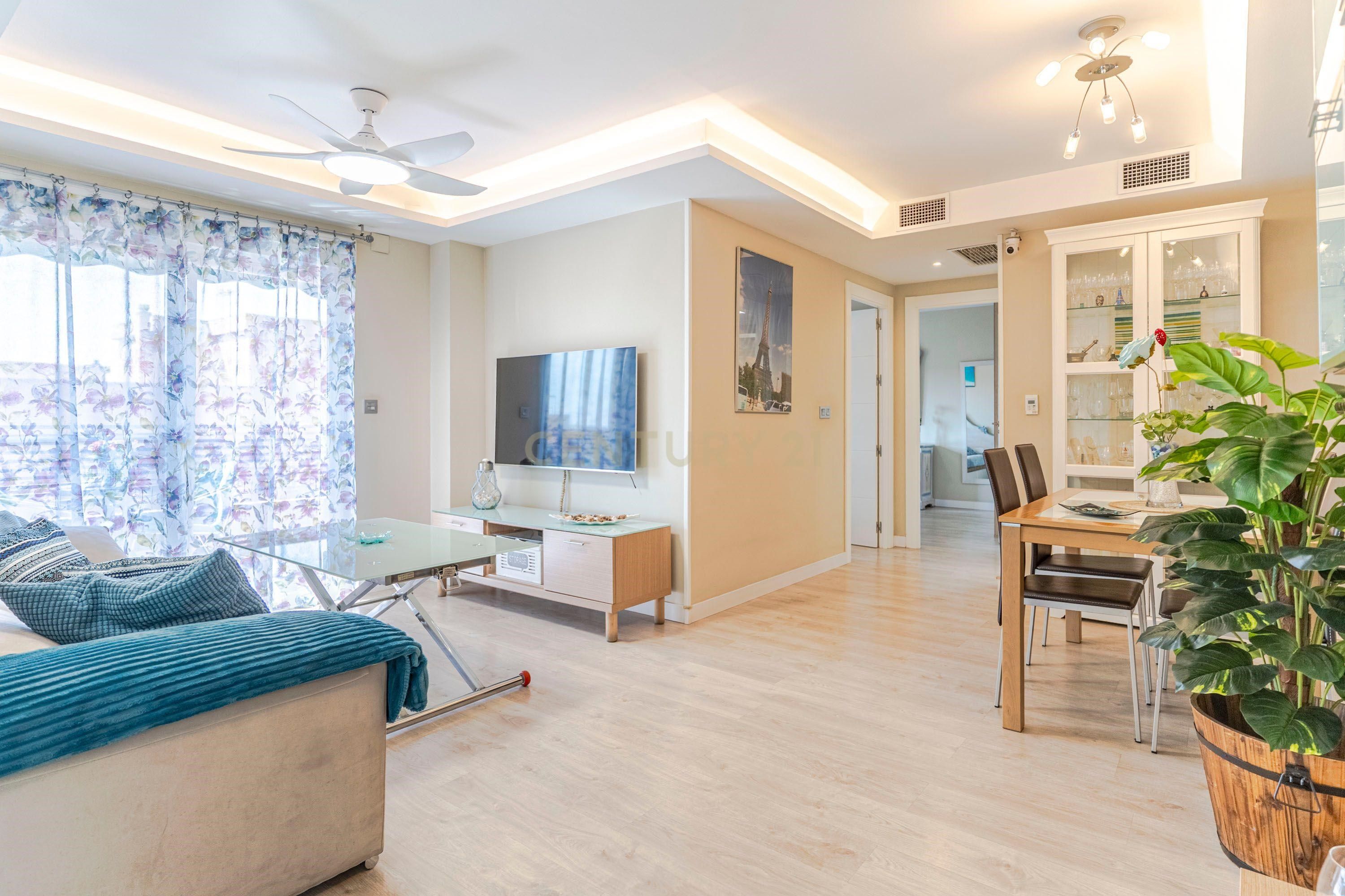 Living room of Flat for sale in  Granada Capital  with Air Conditioner and Terrace