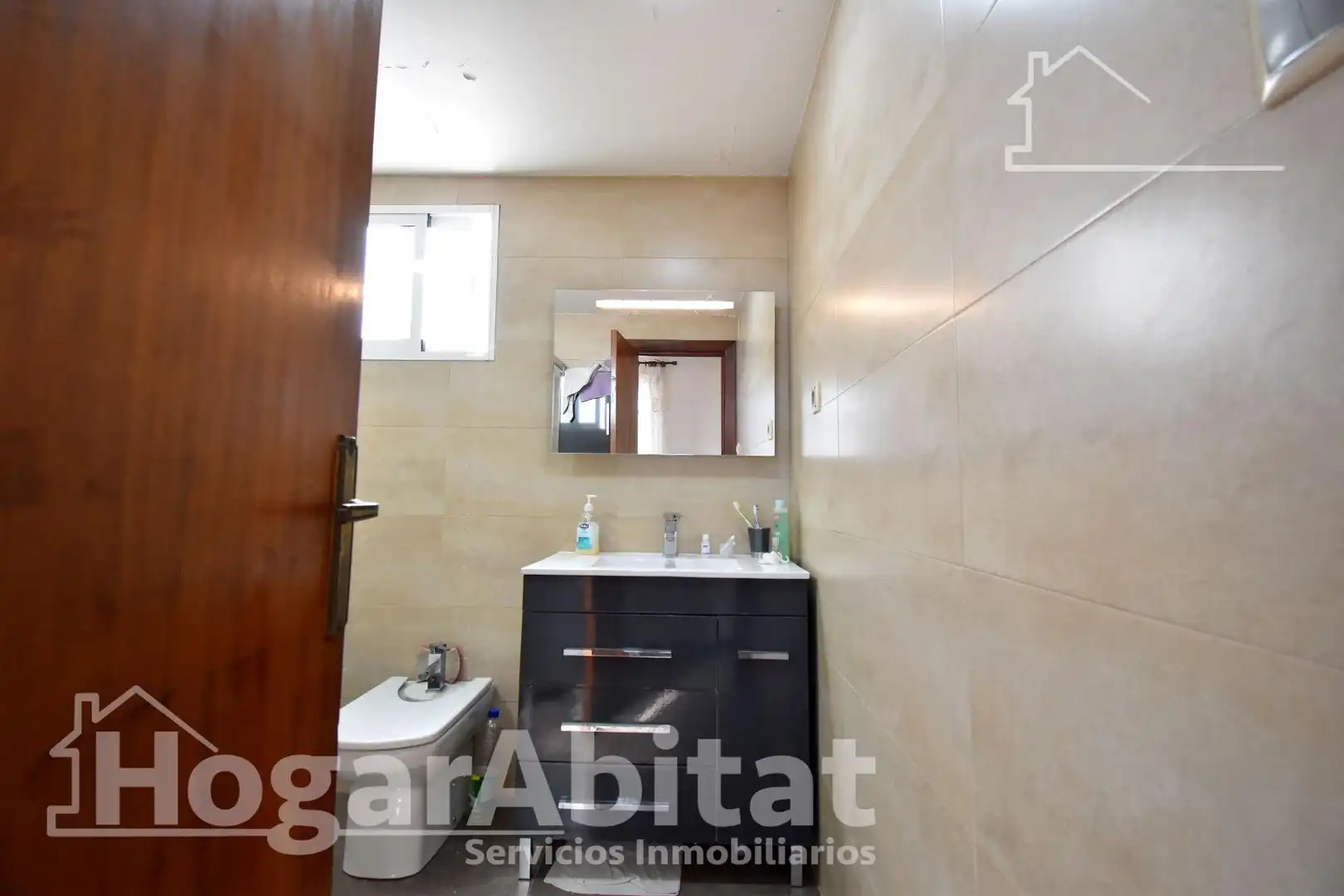 Badezimmer von Dachboden zum Verkauf in Oliva mit Terrasse und Möbliert