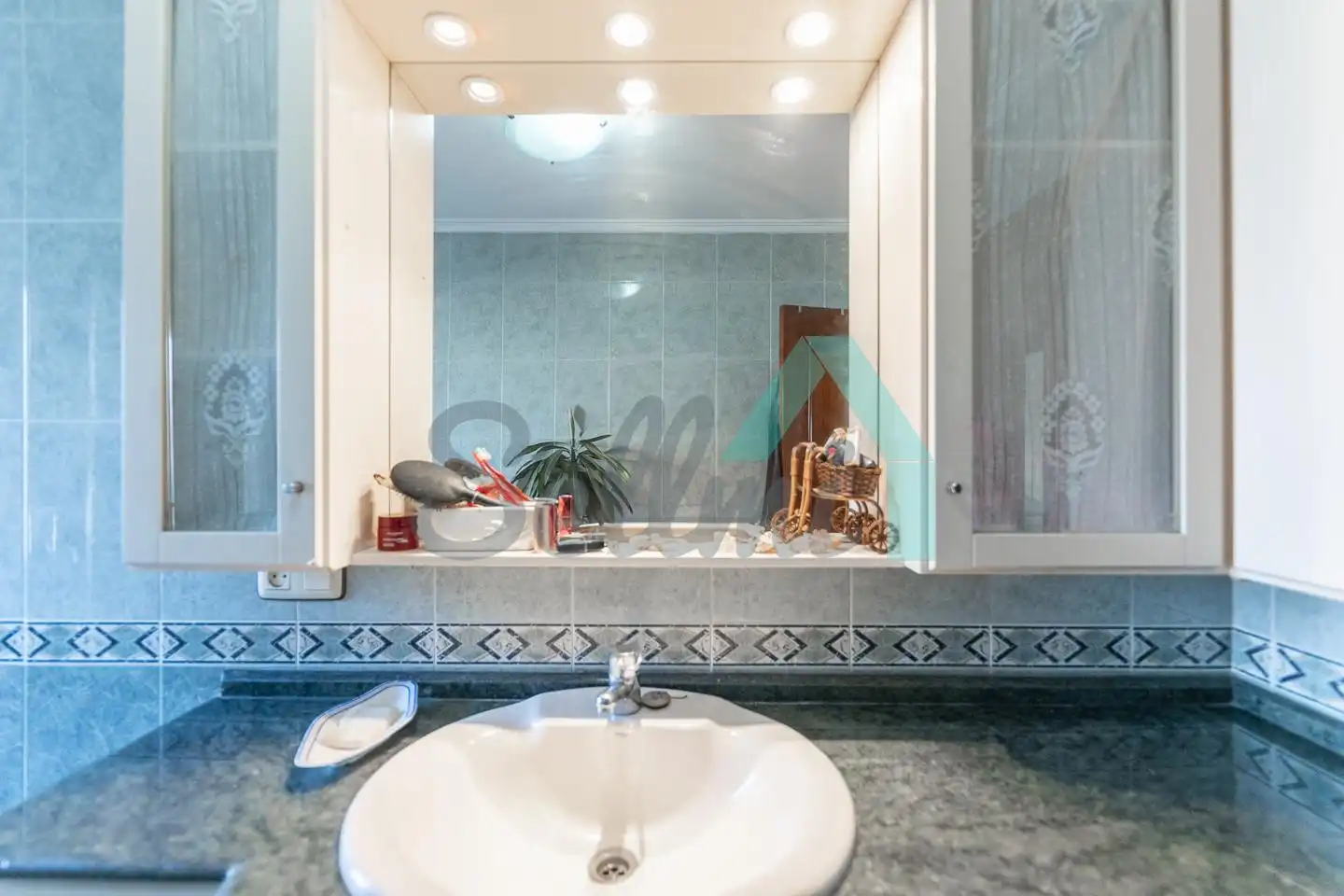 Bathroom of Flat for rent in Gijón   with Heating, Furnished and Internet