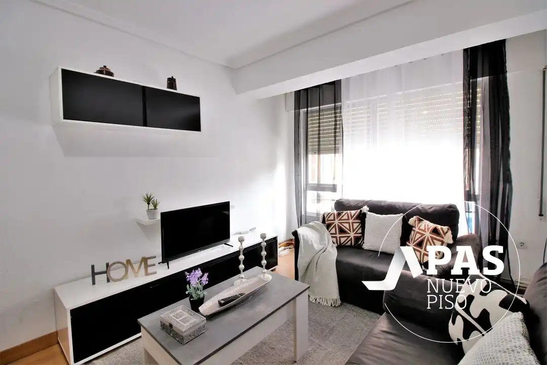 Sala de estar de Piso en venta en Santander con Calefacción