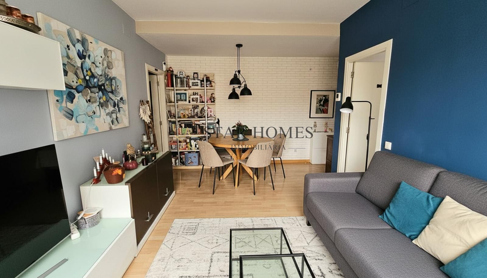 Living room of Flat for sale in Sant Adrià de Besòs  with Air Conditioner, Heating and Parquet flooring