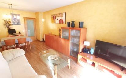 Living room of Flat for sale in Sant Adrià de Besòs  with Air Conditioner, Heating and Parquet flooring