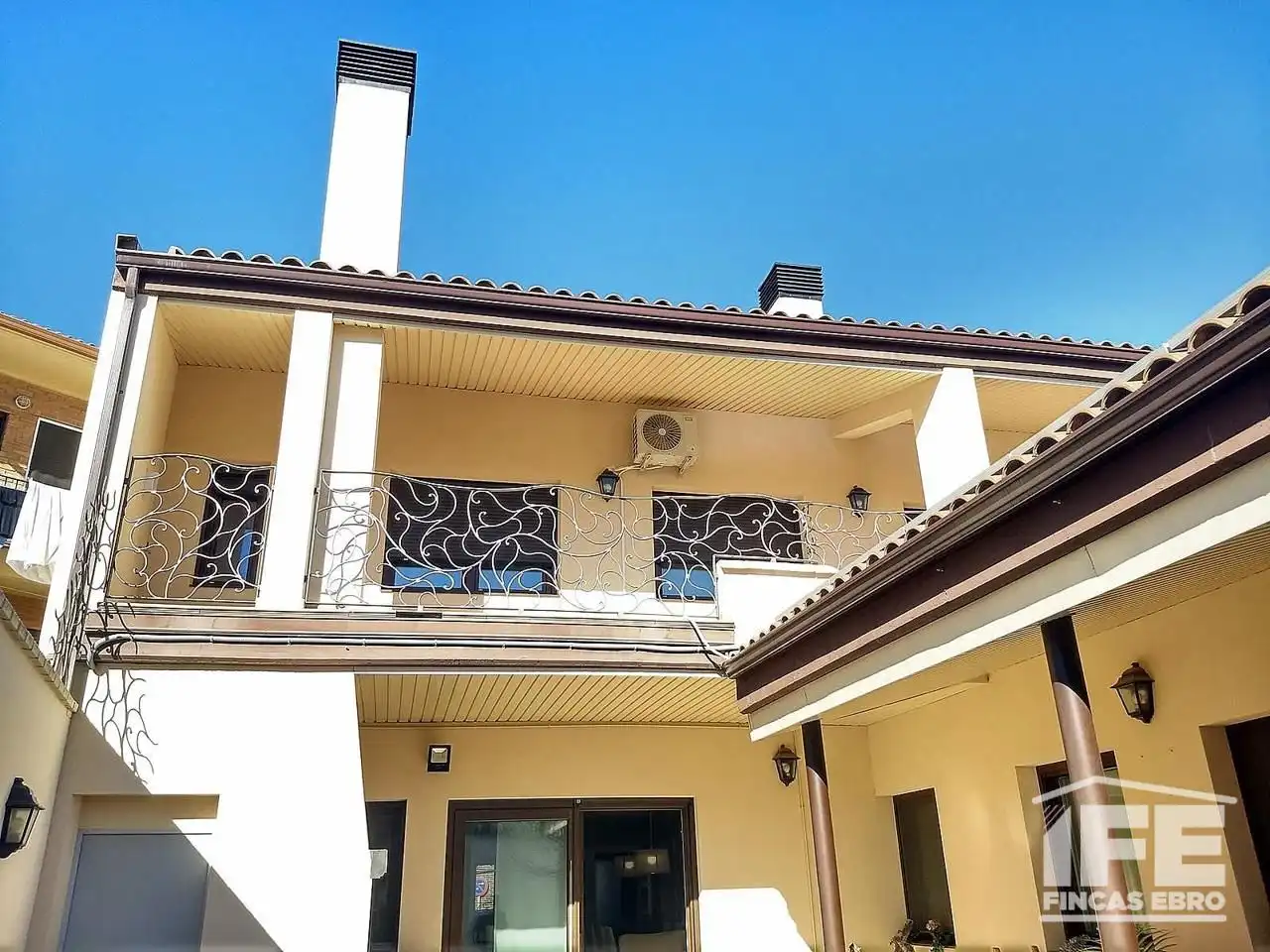 Vista exterior de Casa o xalet en venda en Alagón amb Aire condicionat, Calefacció i Jardí privat