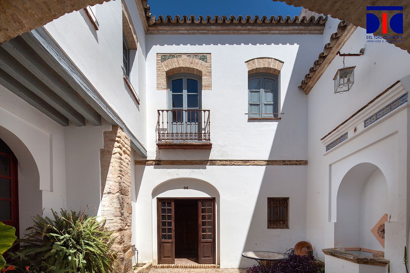 Vista exterior de Finca rústica en venda en Carmona amb Aire condicionat, Calefacció i Jardí privat