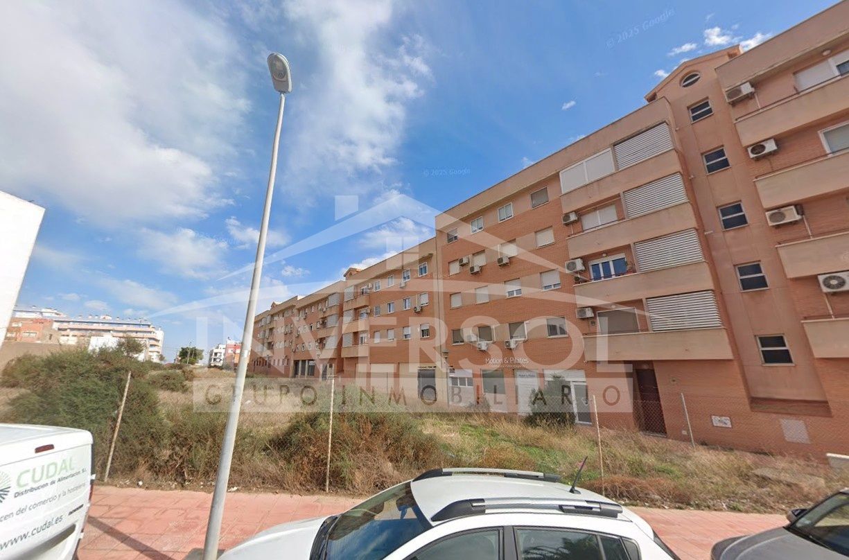 Vista exterior de Pis en venda en  Almería Capital