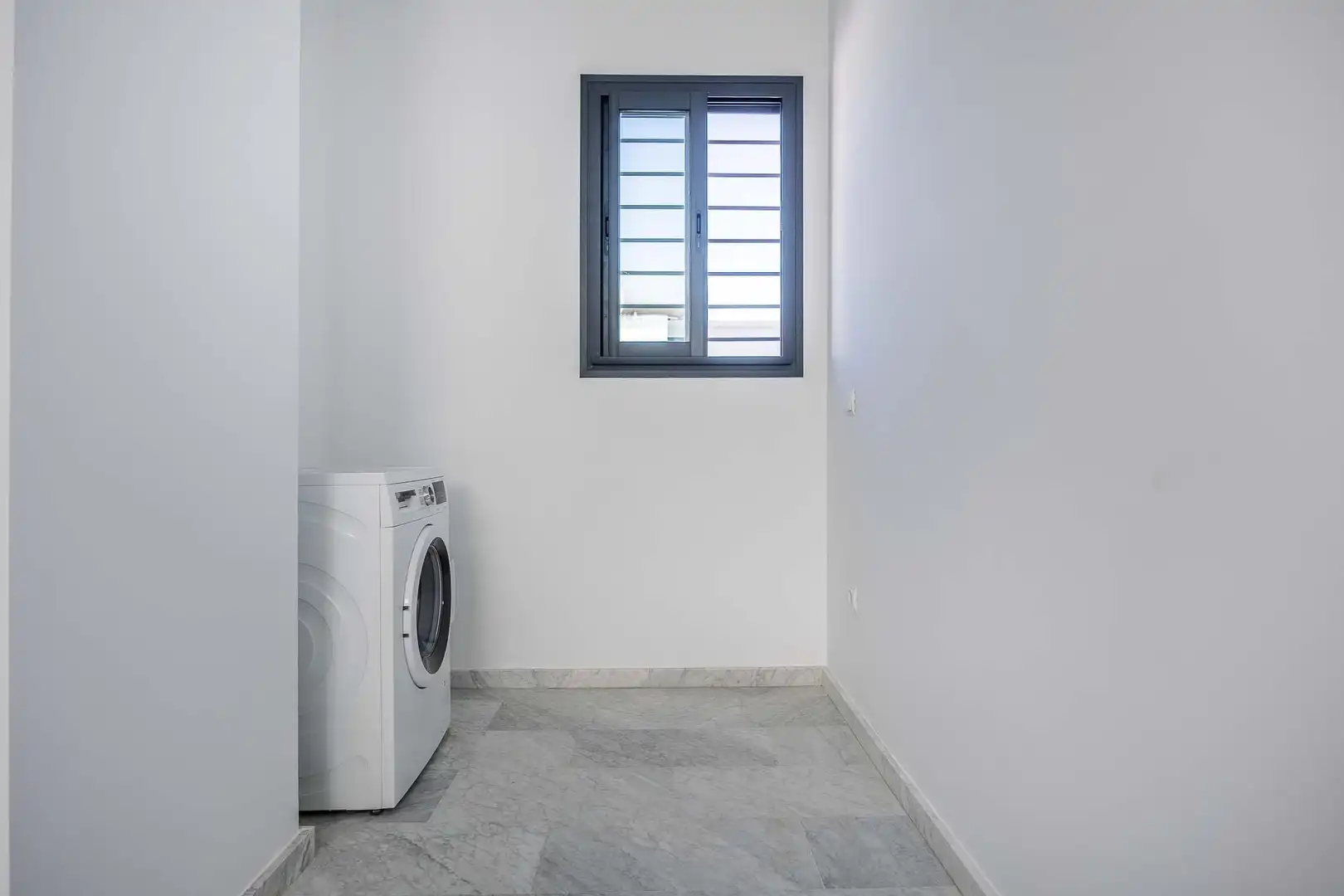 Detached homes for sale in Dos Hermanas  with Air Conditioner, Heating and Private garden