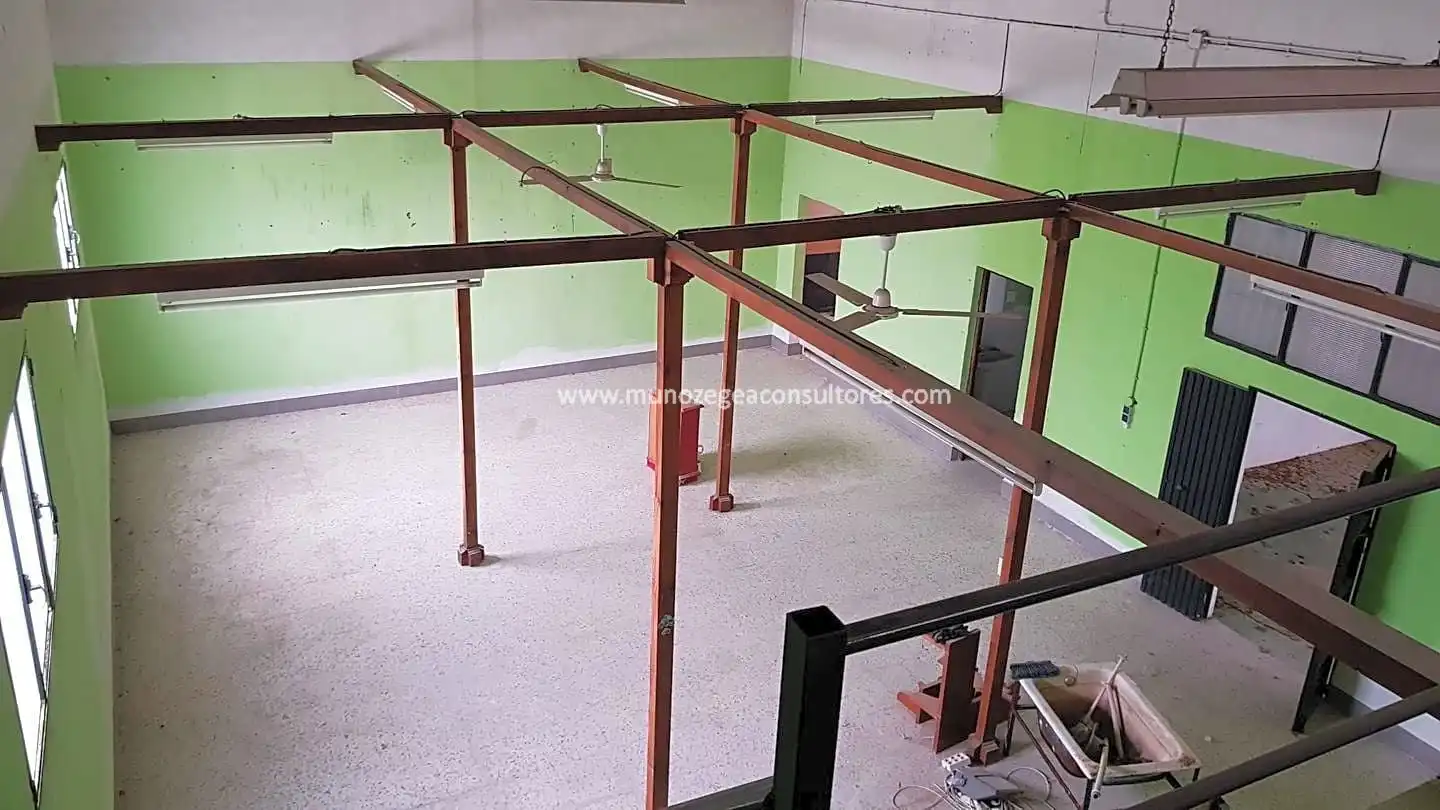 Nave industrial de alquiler en Lucena