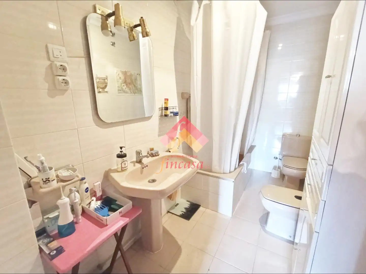 Baño de Piso en venta en Ronda con Terraza, Trastero y Amueblado