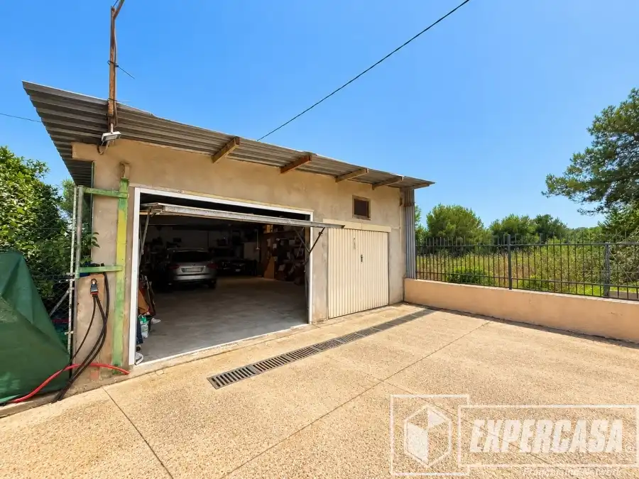 Parking of Houses for sale in Poble Nou