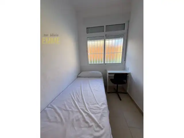 Habitación de Piso de alquiler en Málaga con Aire acondicionado, Terraza y Amueblado