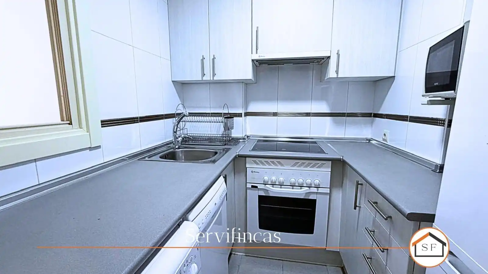 Cocina de Ático de alquiler en Madrid con Aire acondicionado, Calefacción y Jardín privado